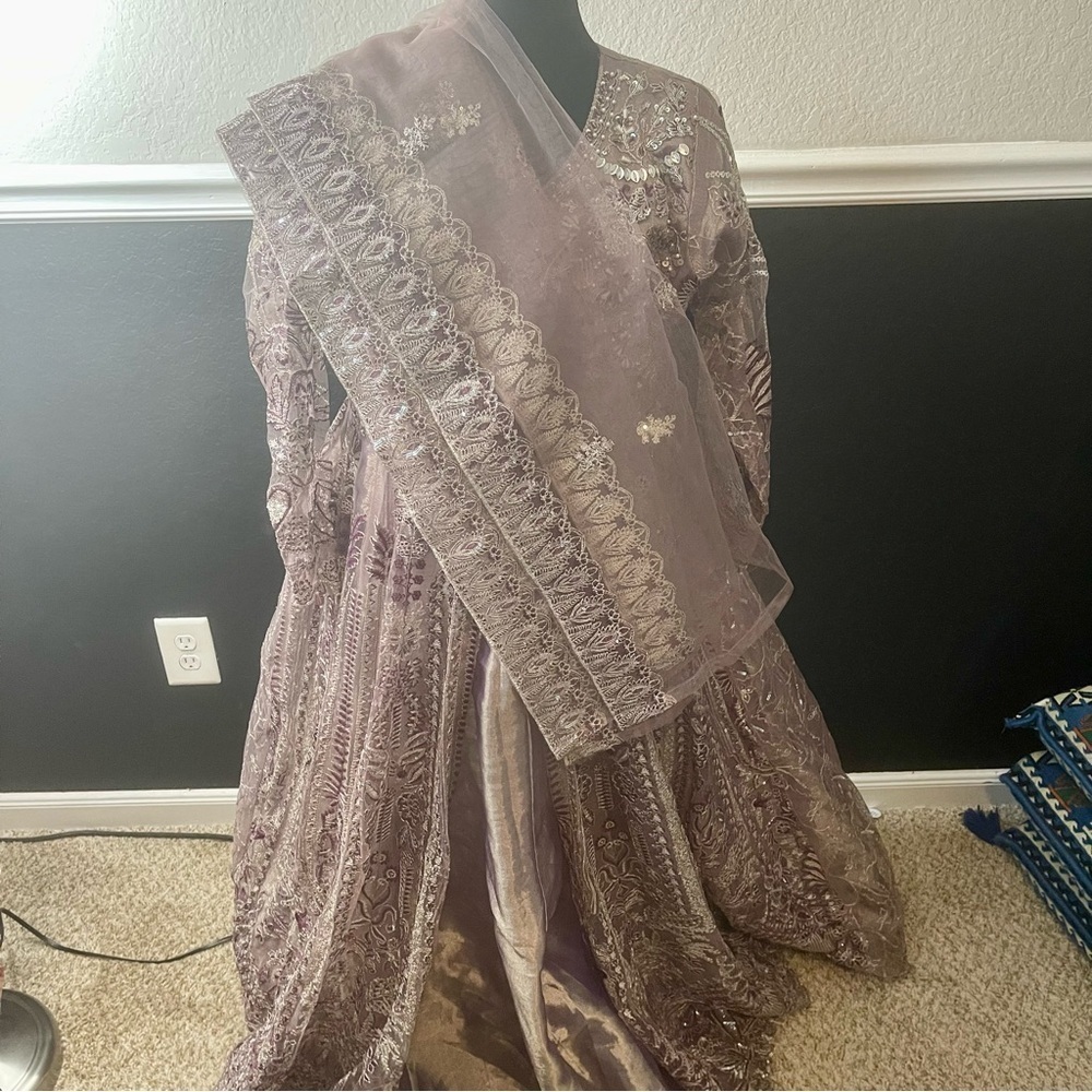 Pakistani Festive Party Wedding wear Purple/ Lilac Size Large 2 piece - Picture 12 of 15